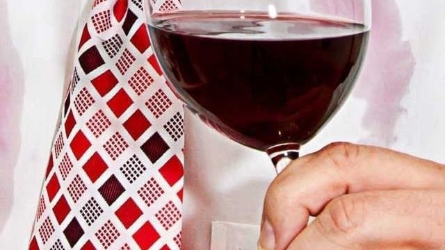 Как отстирать красное вино в домашних условиях