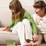 Как почистить диван от запаха в домашних условиях?