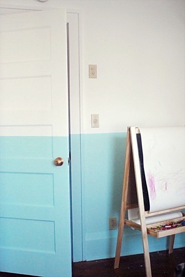 Двери покрашенные в цвет стен