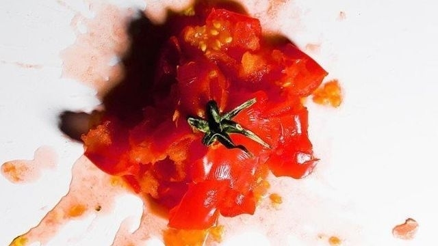 Чем отстирать помидор: как вывести пятна с белой и цветной ткани