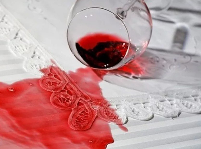 Чем отстирать вино красное