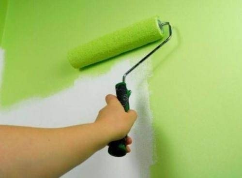 Покрасить стены водоэмульсионной краской с колером