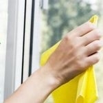 Как вымыть окна на лоджии и балконе без разводов