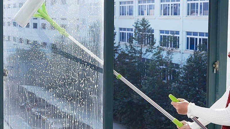 Помыть окна шваброй для окон