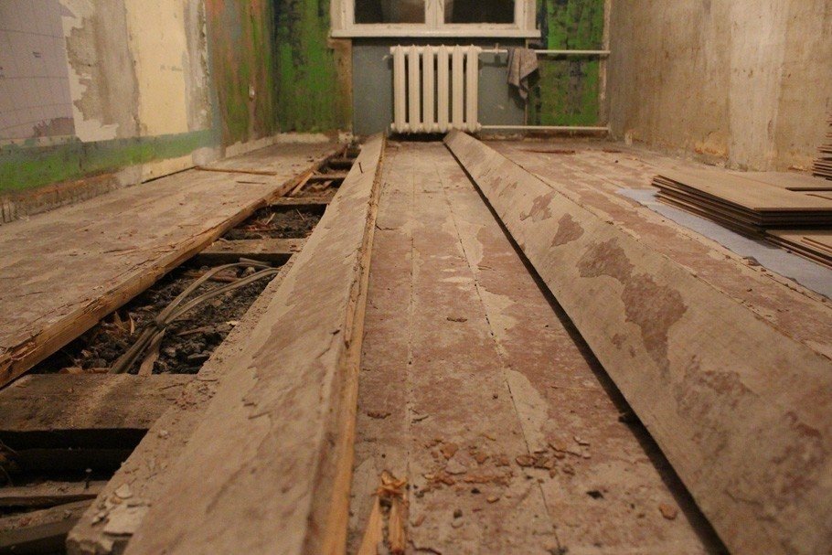 Демонтаж деревянного пола в хрущевке