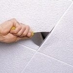 Как снять пенопластовую плитку и убрать остатки клея с потолка