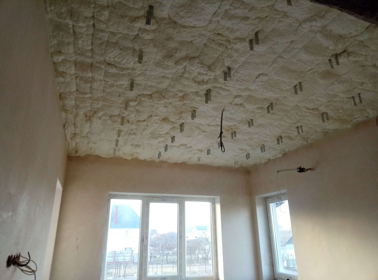Шумоизоляция пенополиуретаном потолка в квартире