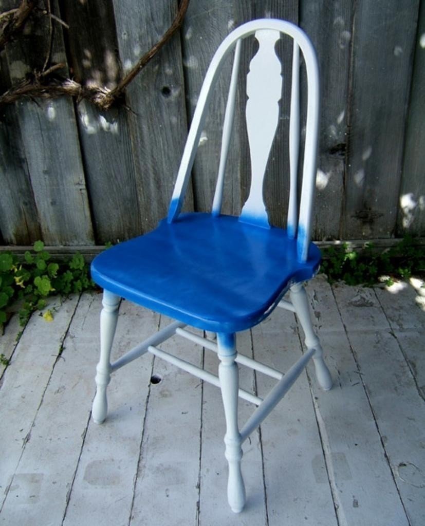 Покраска старой мебели стулья