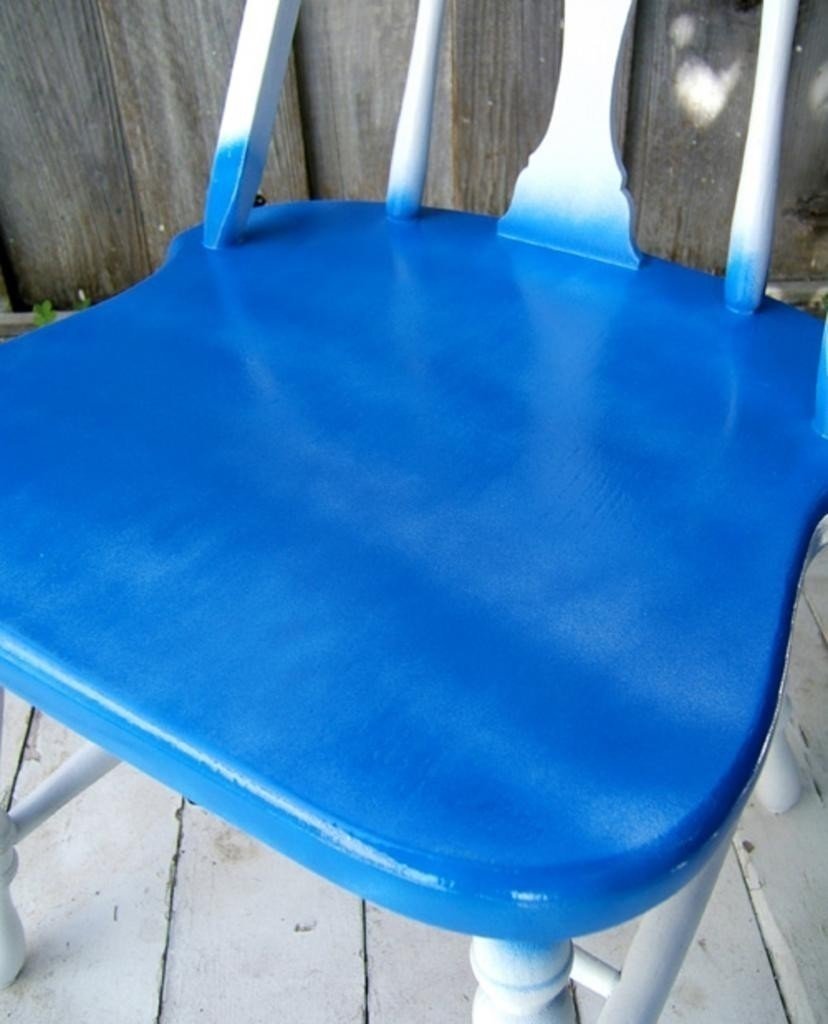 Покраска стульев в синий цвет