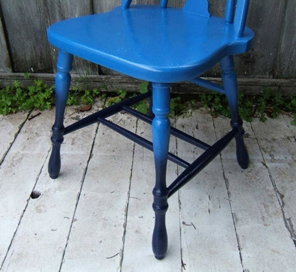 Покраска стульев в синий цвет