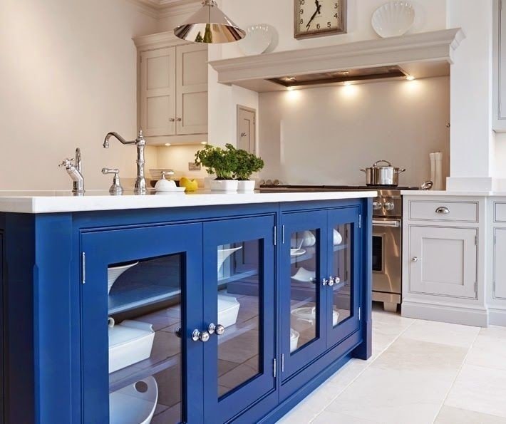 Дизайн кухни в синем цвете
