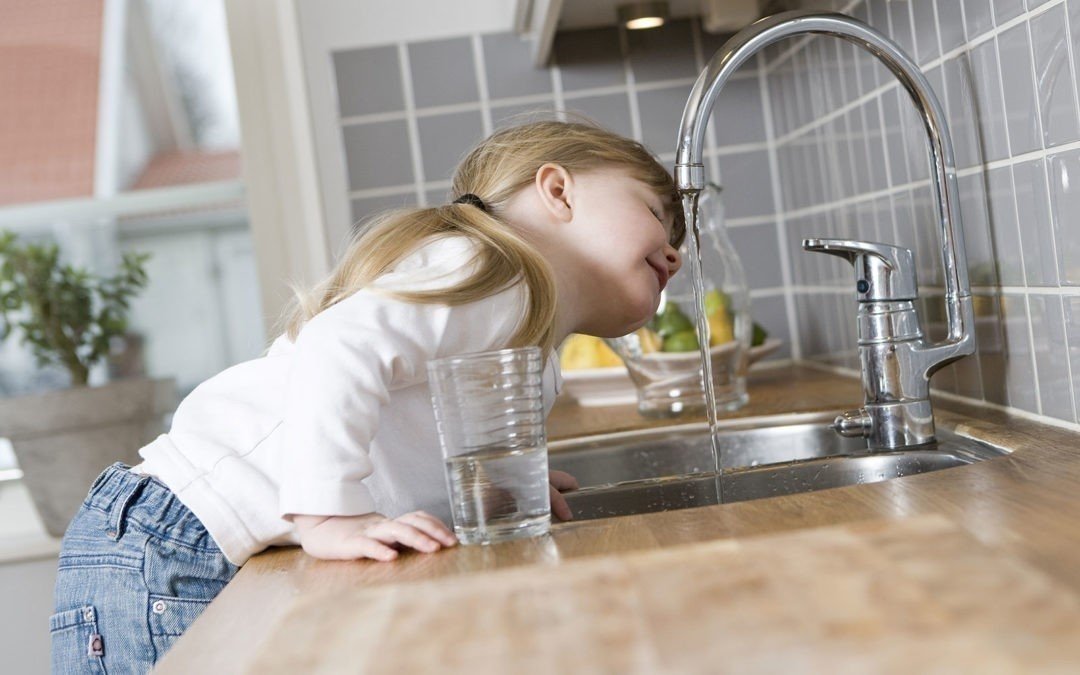 Питьевая вода в саду при кухне