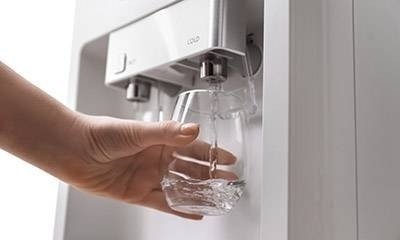 Проблемы с диспенсером воды в холодильнике