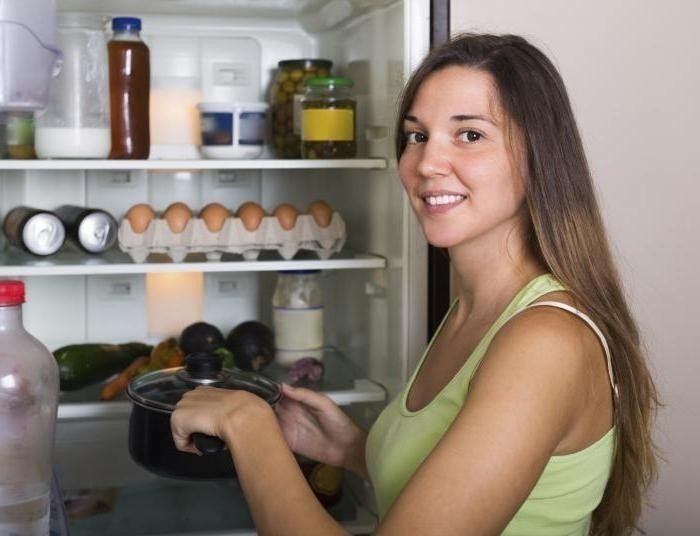 Фотосессия девушка с холодильником