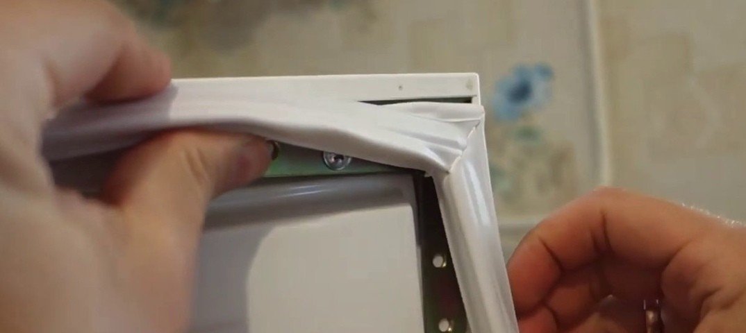 Саморезы для крепления уплотнительной резинки на двери холодильника