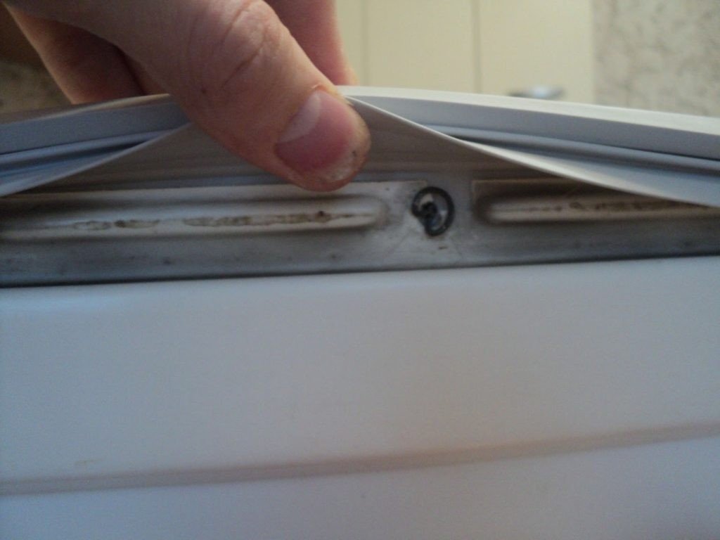 Уплотнительная резинка для холодильника whirlpool