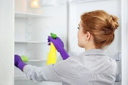Убрать запах из холодильника