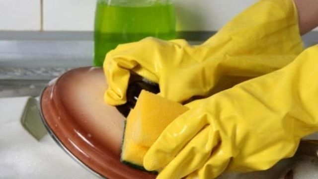 Чем отмыть эмалированную кастрюлю внутри от желтизны и темного налета