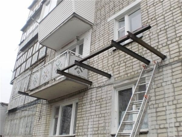Металлический каркас балкона