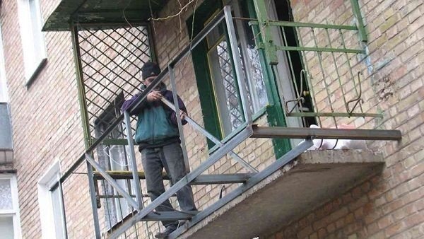 Расширение балкона по основанию плиты