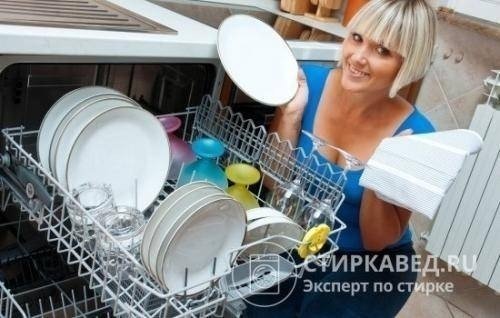Что выгоднее: мыть посуду вручную или в посудомойке
