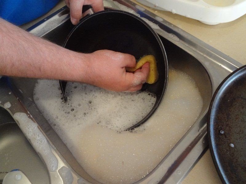 Средство для чистки сковородок от нагара в домашних