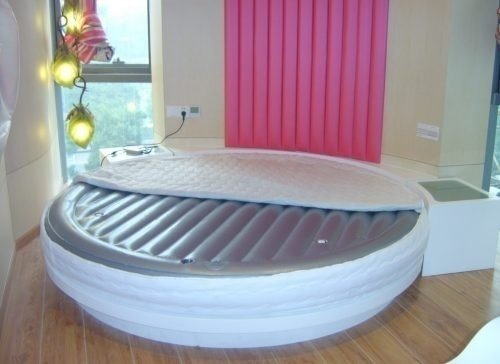 Круглая кровать с водяным матрасом