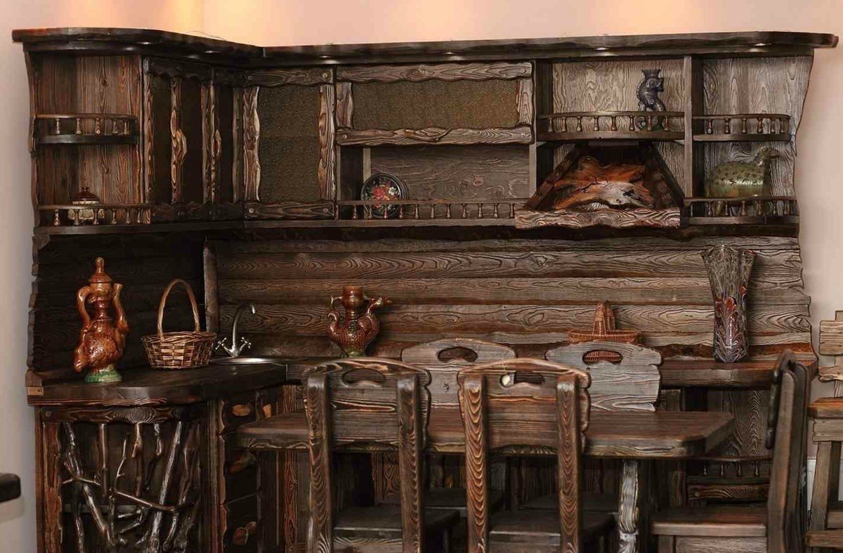 Кухня из дерева в стиле таверны