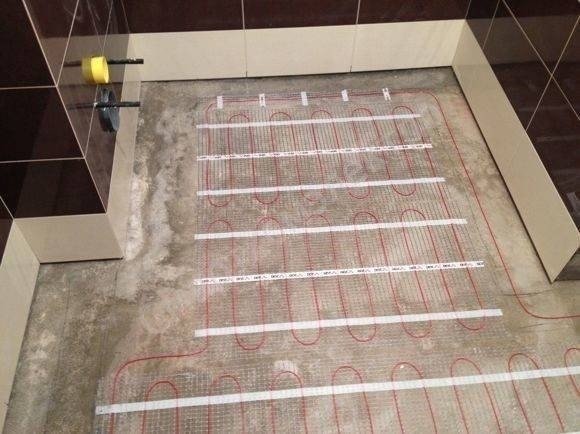 Водяной теплый пол в ванной под плитку