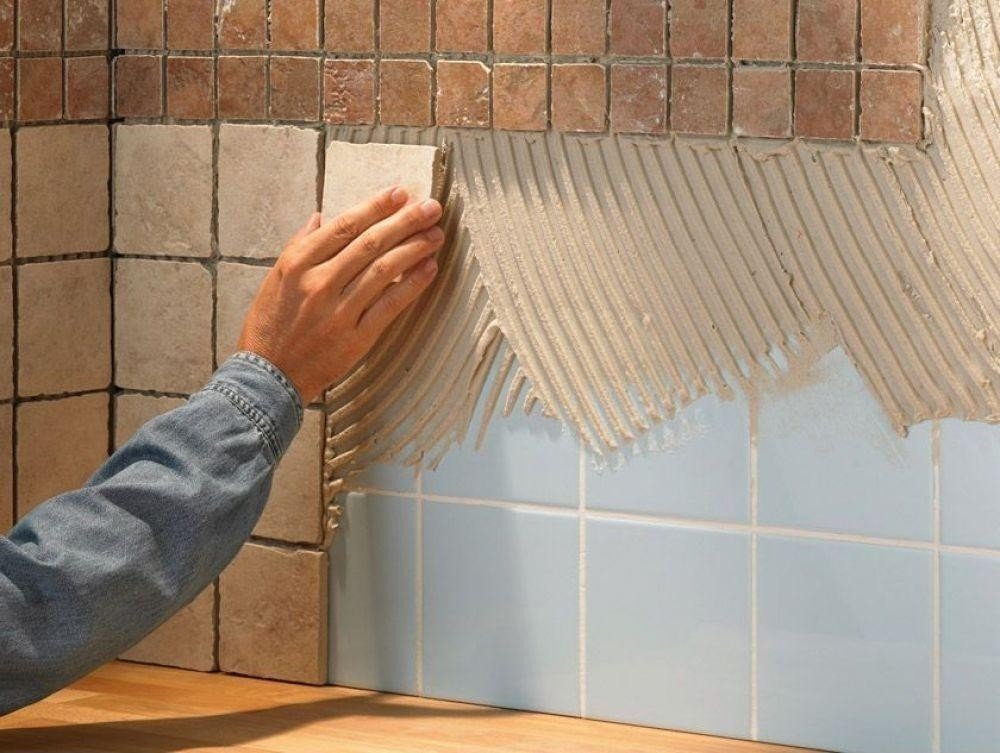 Облицовка стен керамической плиткой вразбежку