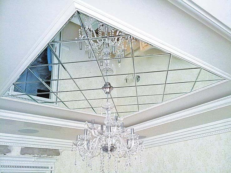 Красивые потолки с зеркальной плиткой