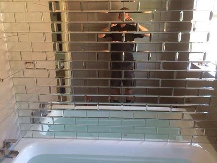 Зеркальная плитка с фацетом в ванной