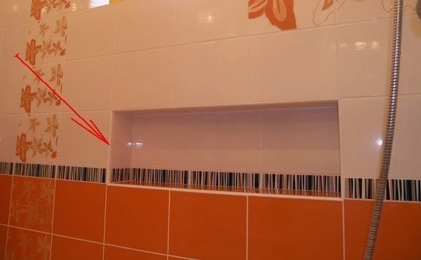 Вертикальная и горизонтальная плитка в ванной