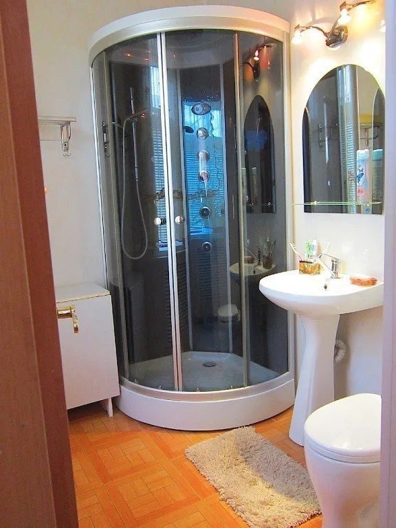 Ванные комнаты с душевой кабиной