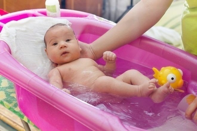 Температура воды для купания новорожденного ребенка
